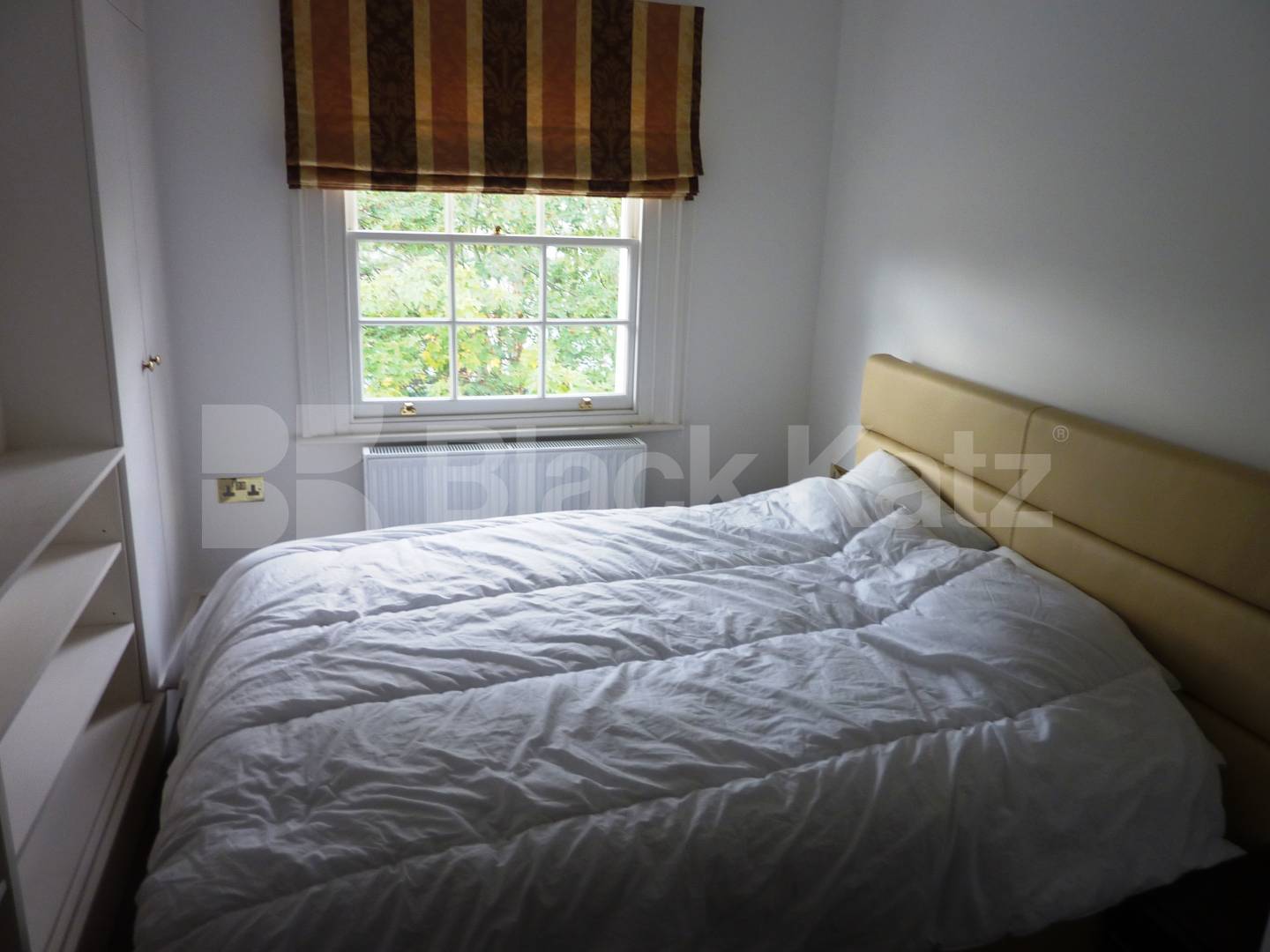 			LUXURY A MUST SEE, 3 Bedroom, 1 bath, 1 reception House			 Oval Road, REGENTS PARK